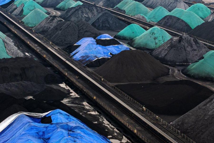 Tarifa récord al grafito chino sacude la industria de baterías en EE.UU.