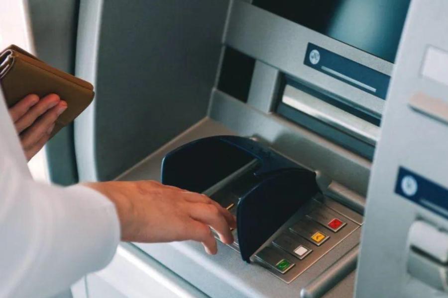 Nuevos límites de extracción en cajeros: ¿qué bancos cambian?