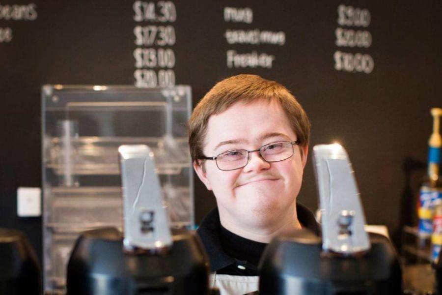 Mateo Jaramillo: el barista ciego que inspira inclusión en Medellín