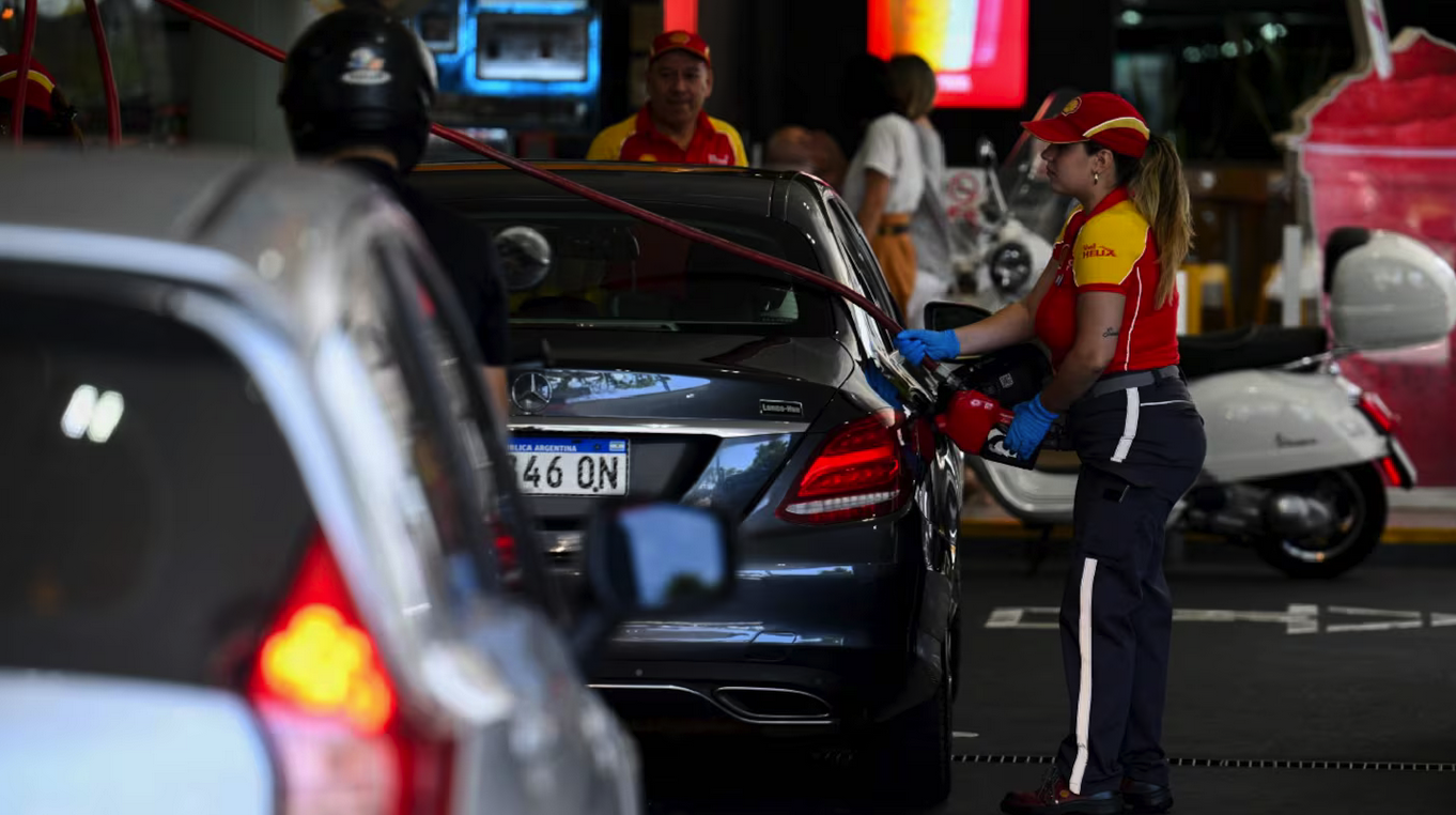El resto de las petroleras se sumaron a YPF para estabilizar el precio de los combustibles por 45 días