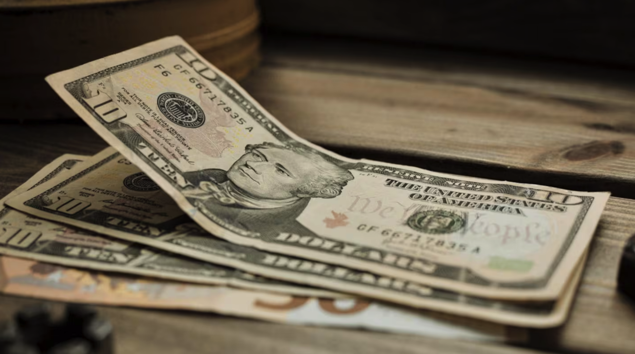 Dólar oficial y dólar tarjeta: banco por banco, a cuánto cotizan este lunes 20 de abril