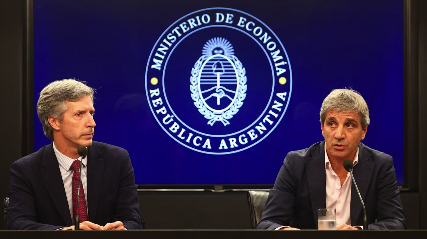 El plan de Caputo apunta a sumar US$10.000 millones y pagar deuda sin afectar las reservas del Banco Central