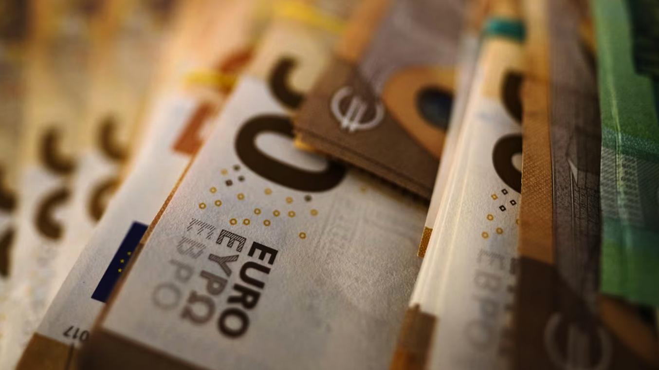 Euro hoy y euro blue: a cuánto cotizan este lunes 20 de abril