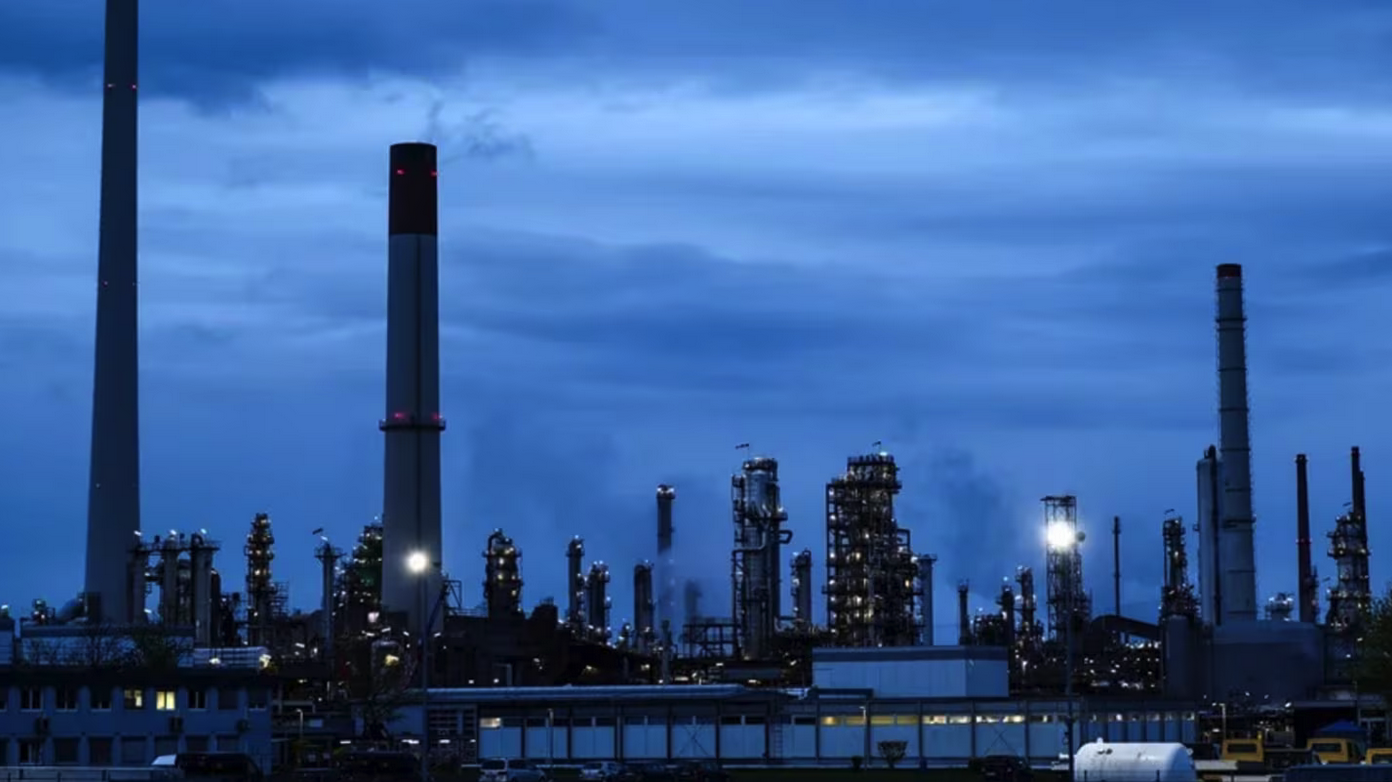 El petróleo superó los US$100 por barril tras el ataque de Irán a buques en el estrecho de Ormuz