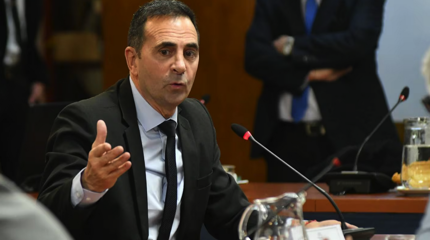 El Gobierno impulsa una nueva regla para las paritarias y busca que las empresas mejoren los salarios