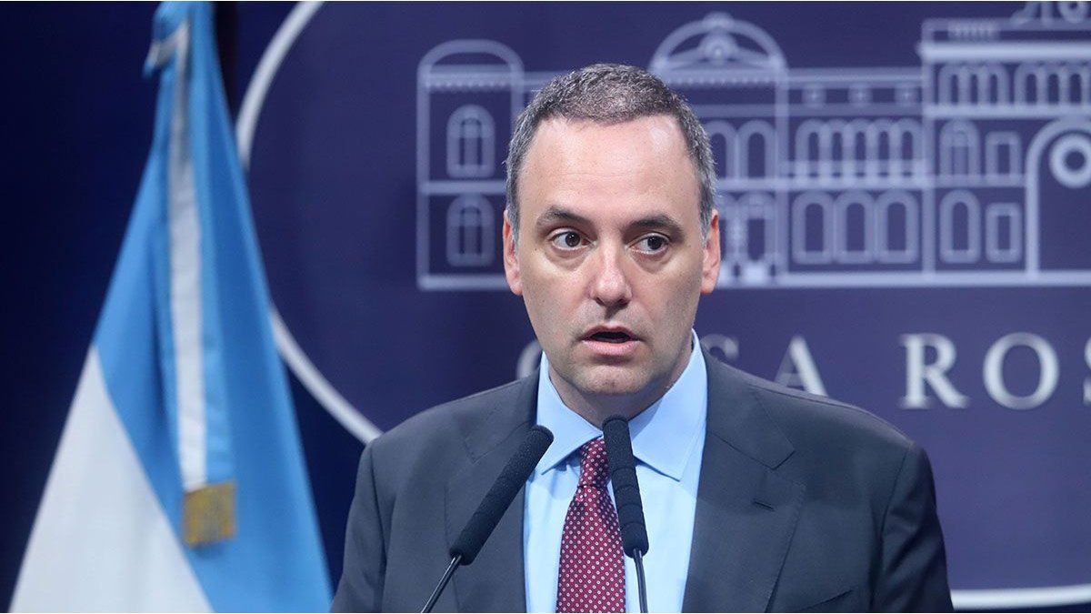 El arquitecto que refaccionó la casa del country declaró que Adorni lo llamó para ofrecerle asesoría legal