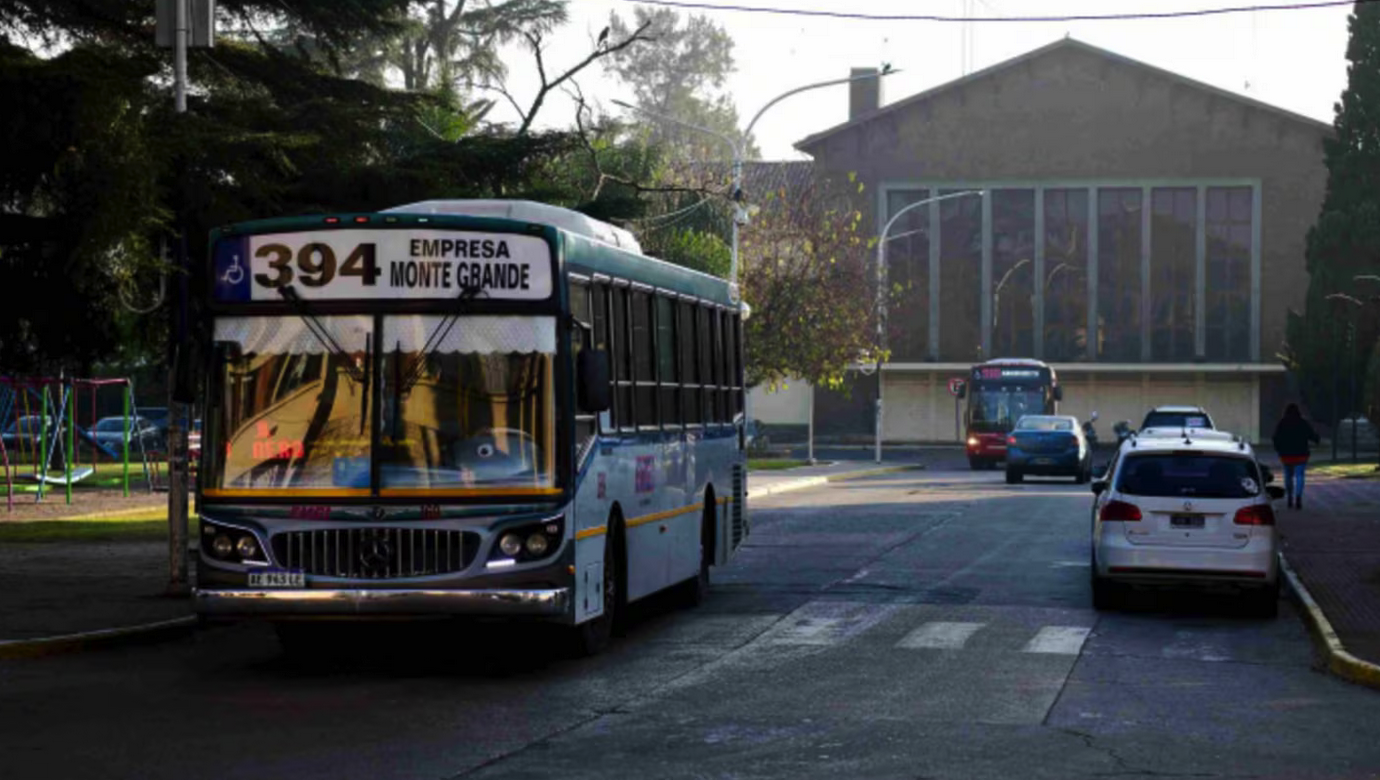 El gobierno bonaerense definió un nuevo aumento para el transporte y los colectivos suben 11% desde hoy