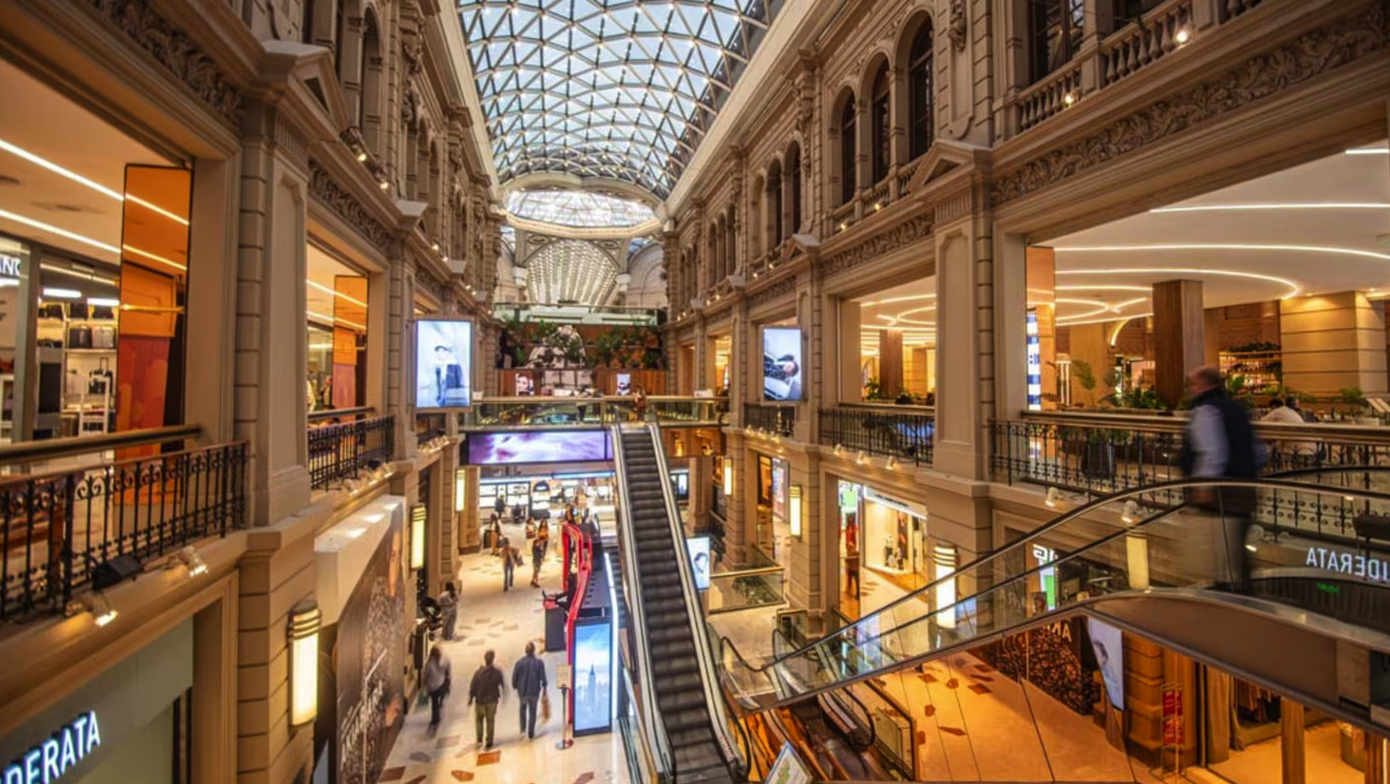 Con el consumo en baja, el comercio apuesta a descuentos y cuotas para frenar el retroceso de las ventas