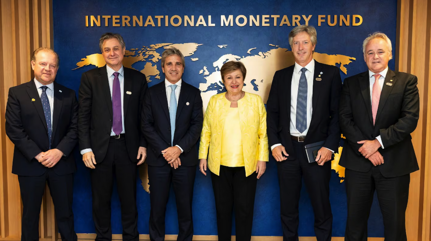 El directorio del FMI aprobó la segunda revisión del acuerdo y envía US$1000 millones a la Argentina