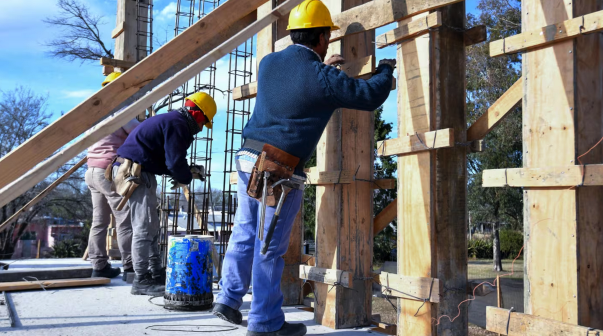 El Gobierno oficializó el régimen para regularizar trabajadores que incluye la condonación de deudas