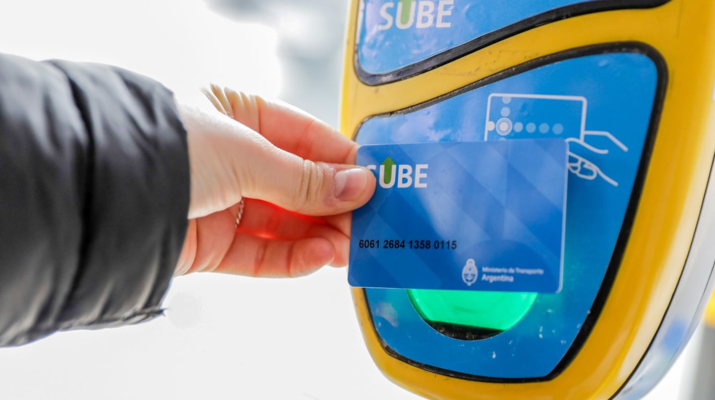 A partir del miércoles 1° de julio, los colectivos que circulan en la provincia de Buenos Aires aumentarán 4,3%. (Foto: NA)