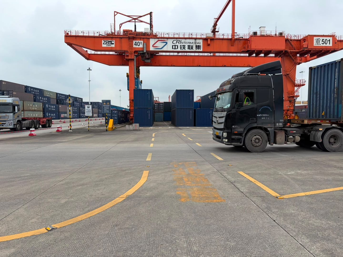 Cómo funciona el centro logístico que conecta China con Europa y recibe carne argentina para el mercado asiático. (Foto: TN).