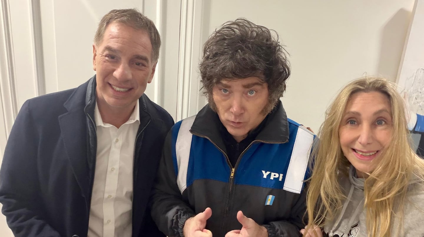Diego Santilli junto a Javier y Karina Milei. (Foto: X / @JMilei).