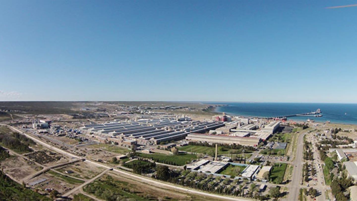 El Gobierno eliminó un arancel a las importaciones de aluminio que beneficiaba a Aluar, otra empresa del dueño de Fate. (Foto: Aluar)