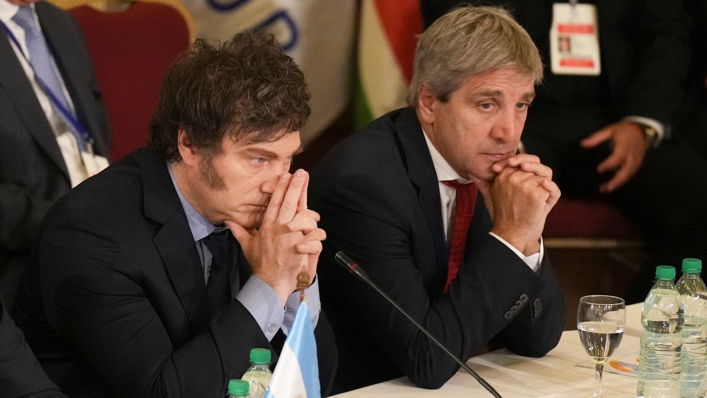 El levantamiento del cepo cayó bien entre inversores extranjeros, pero esperan mas detalles del plan económico. (Foto archivo: AP/Matilde Campodónico)