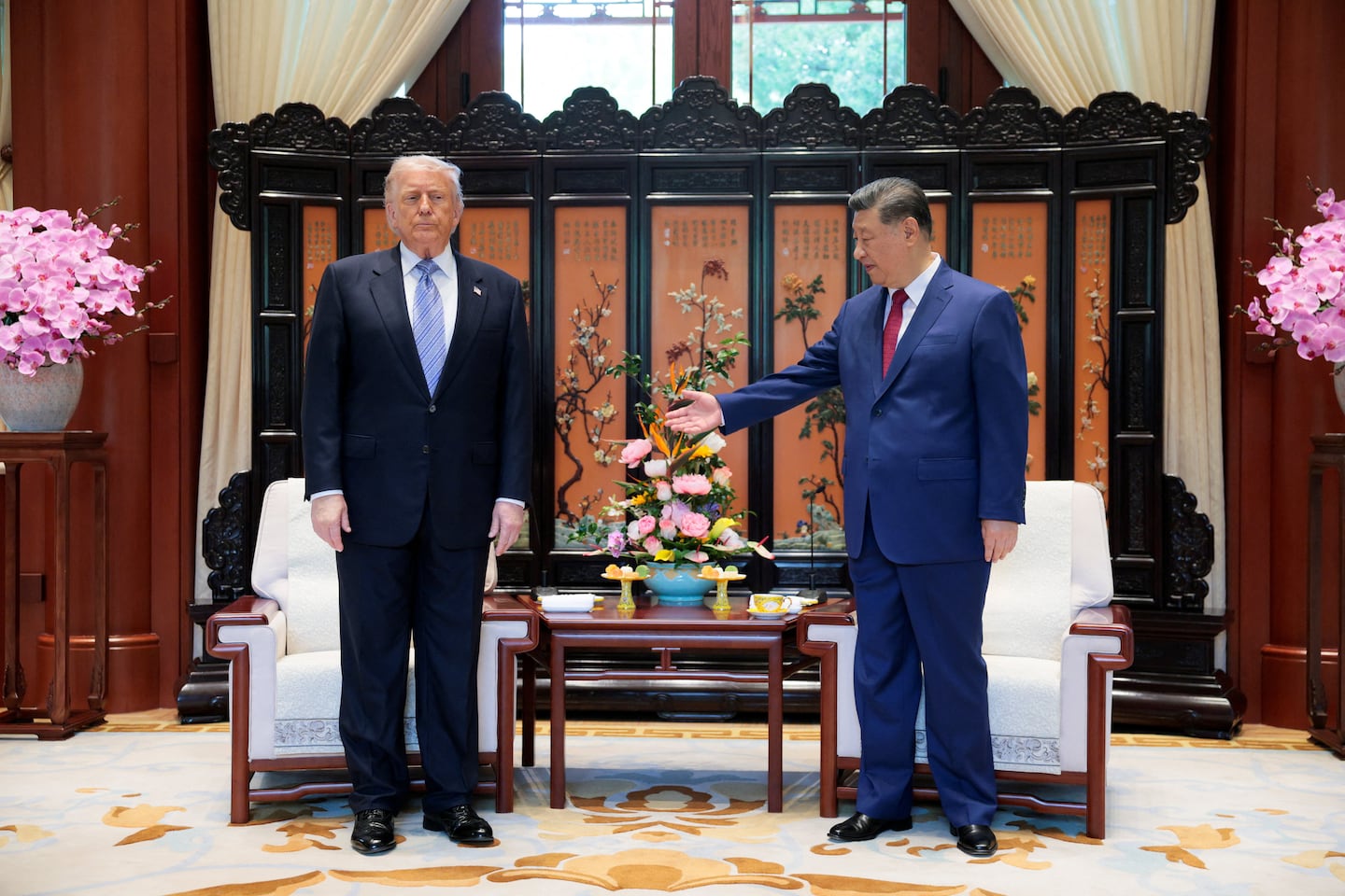 El presidente chino Xi Jinping junto al mandatario estadounidense Donald Trump en Pekín el 15 de mayo de 2026. (Foto: Evan Vucci/REUTERS)