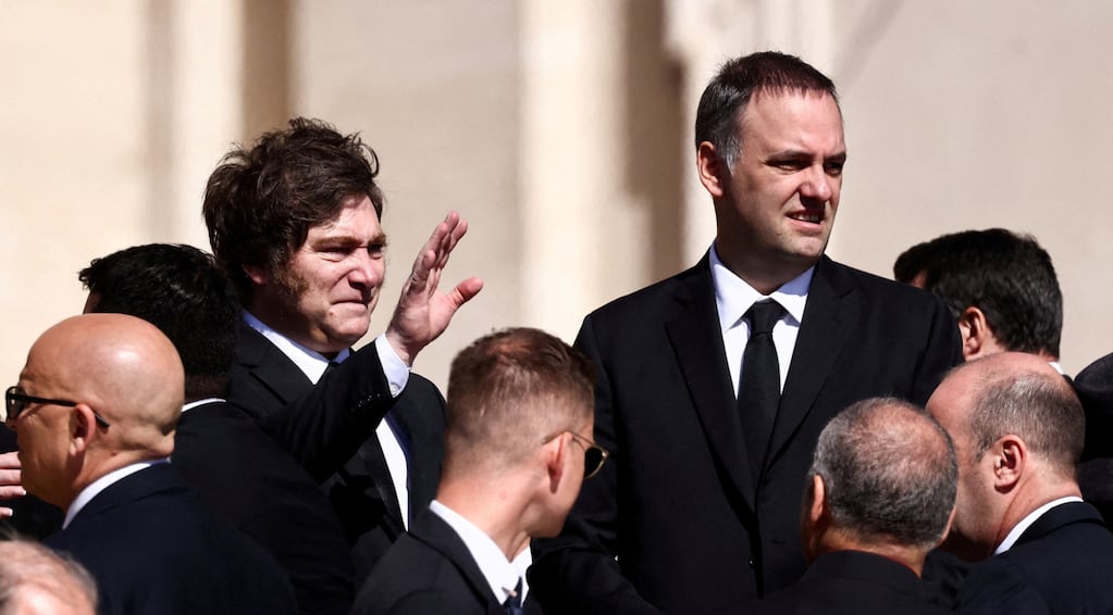 Javier Milei espera a la Justicia para definir el futuro de Manuel Adorni, pero depende de sus aliados en el Congreso para evitar su destitución