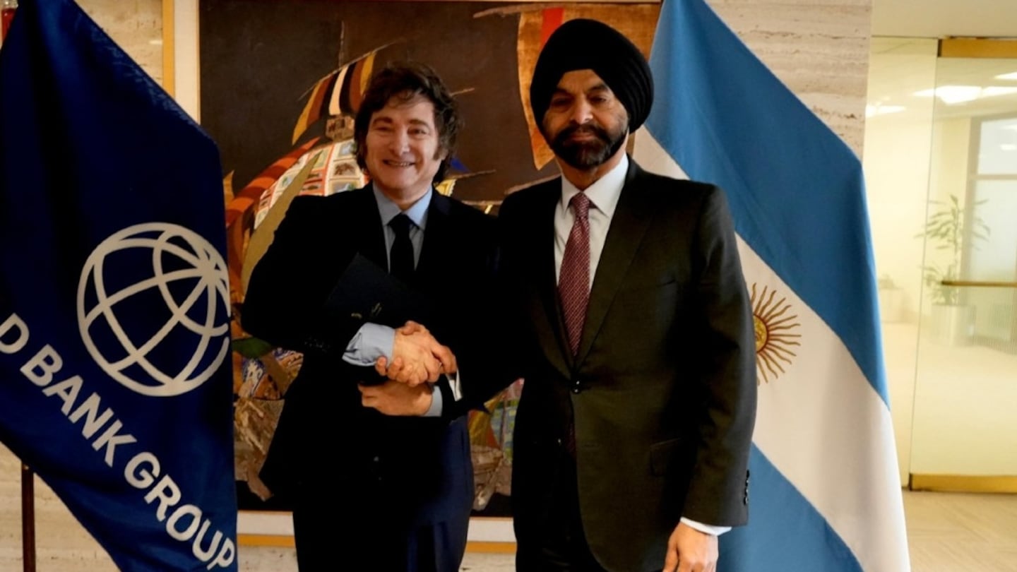 El titular del Banco Mundial, Ajay Banga, y Javier Milei. (Foto: Presidencia).