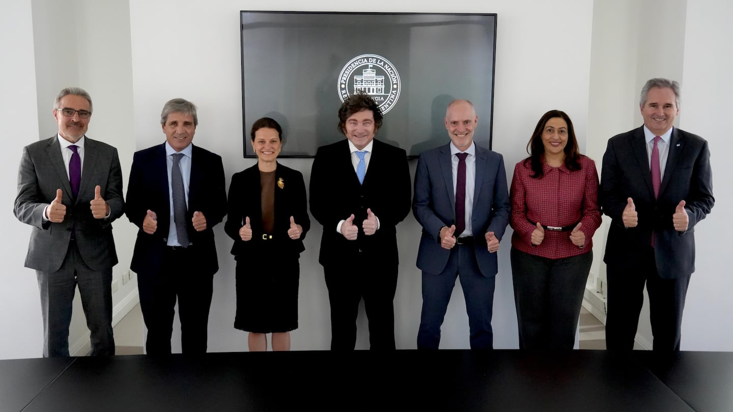 Javier Milei recibió a las autoridades del Banco Mundial tras la aprobación de una garantía por US$2000 millones. (Foto: Presidencia)