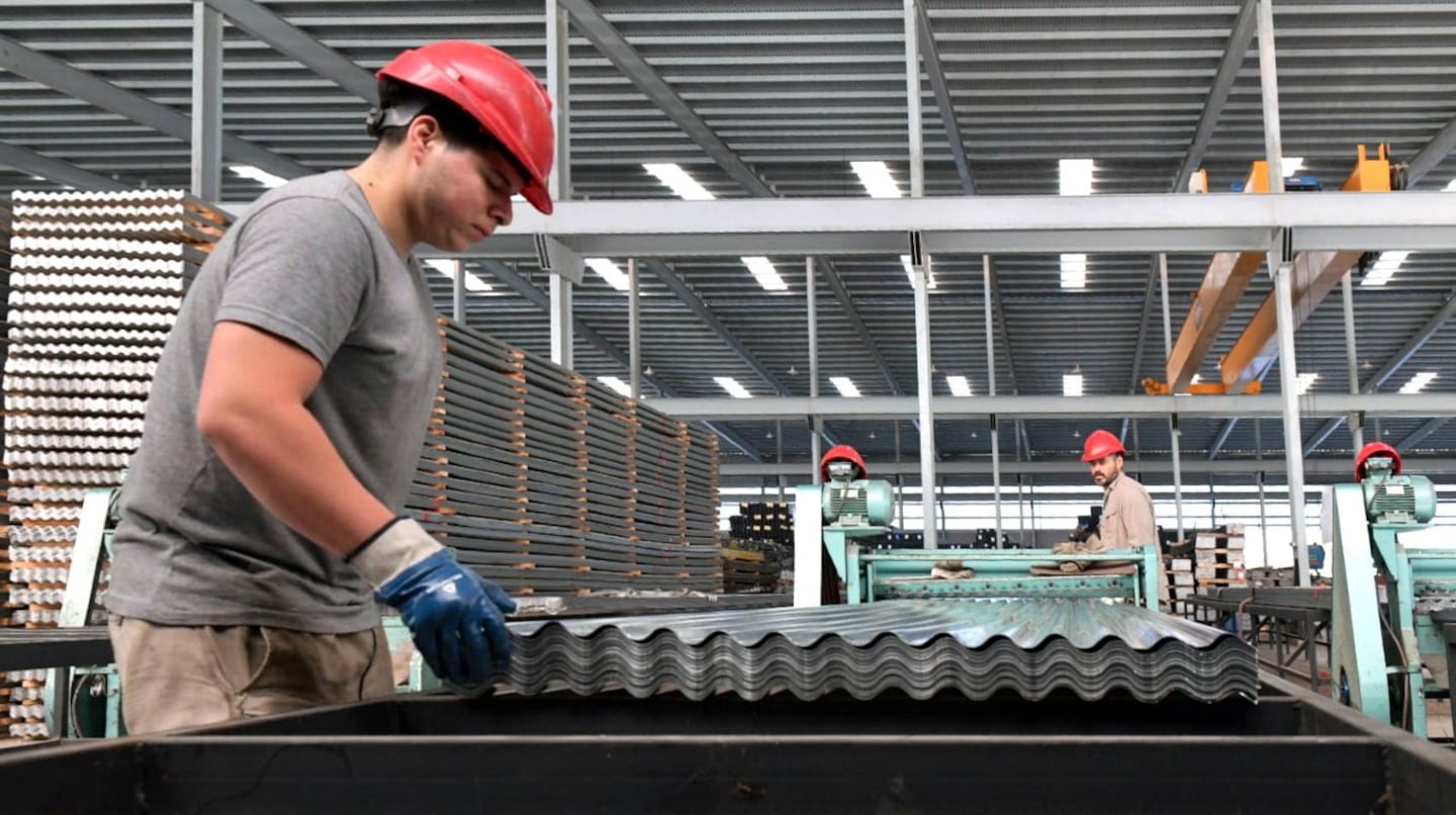 La actividad industrial pyme atraviesa un momento complejo por la caída del consumo. (Foto: NA)