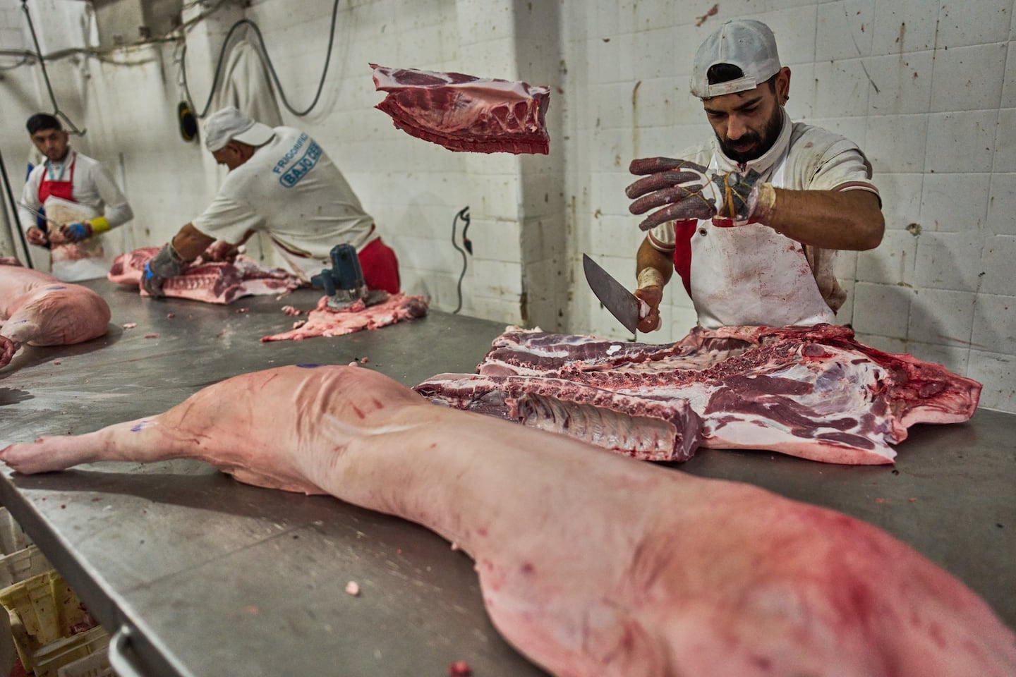 La carne se mantuvo prácticamente estable y tuvo un efecto positivo en la inflación núcleo. (AP Foto/Rodrigo Abd).