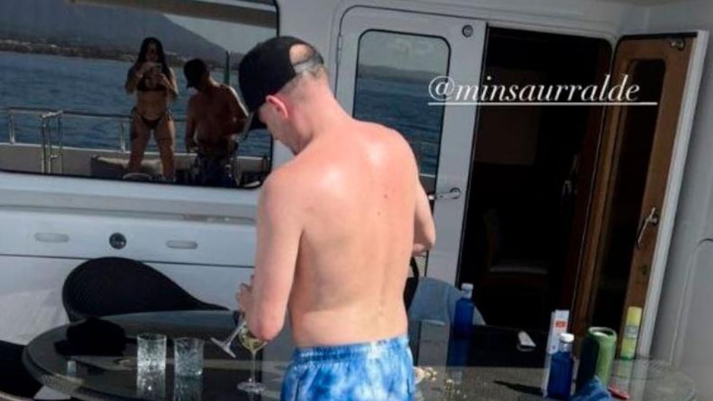 La foto que desató el escándalo de Insaurralde: en un yate por Marbella con Sofía Clérici. (Foto: Sofía Clérici)