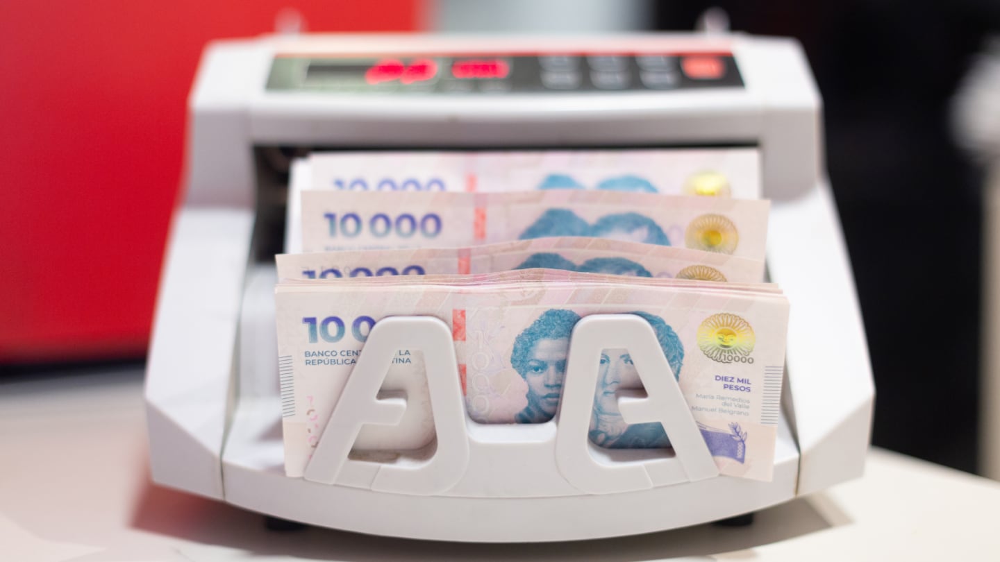 La llegada de la primera cuota del aguinaldo en junio representa un refuerzo para el bolsillo de más de 10 millones de argentinos. (Foto: Adobe Stock).