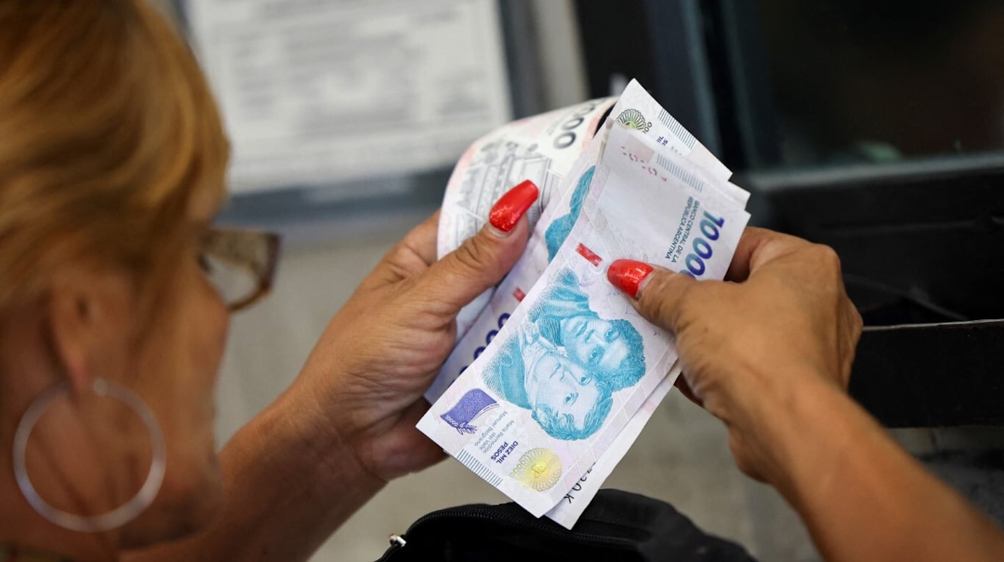 Los precios regulados tuvieron un impacto menor en la inflación de mayo. (Foto: REUTERS/Agustin Marcarian)
