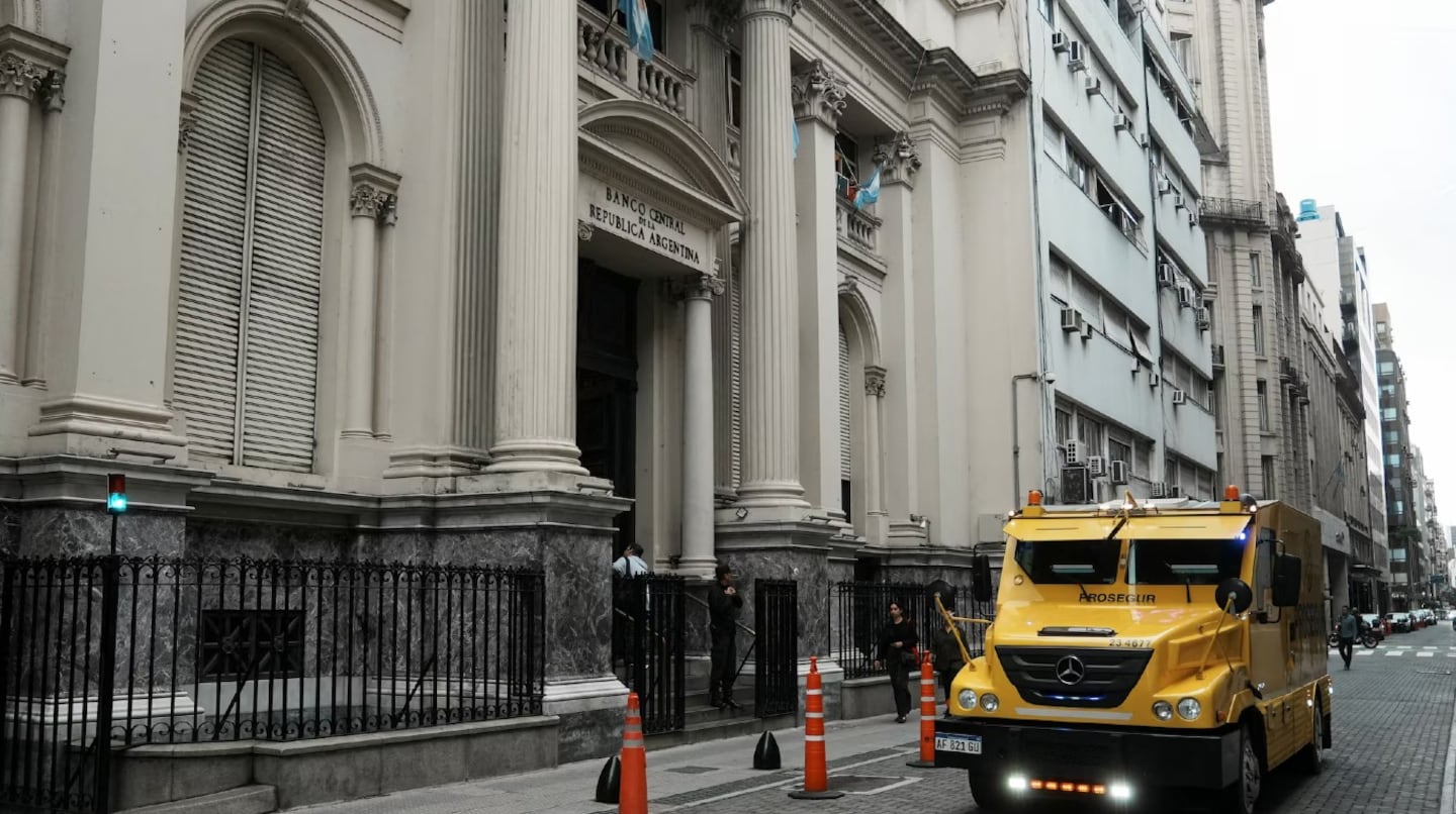 Para el FMI, la acumulación de reservas del BCRA superó las previsiones iniciales (Foto: Reuters)