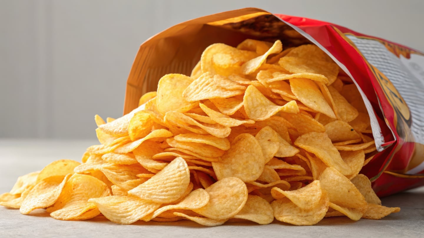 Uno de cada tres argentinos elige snacks para acompañar los partidos de fútbol (Foto: Adobe Stock).