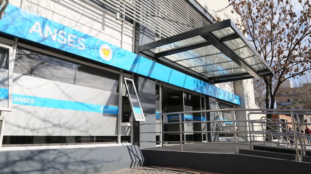 Se reactivan HOY los pagos ANSES tras el feriado XL: quiénes cobran jubilaciones, AUH y asignaciones este lunes 13 de julio