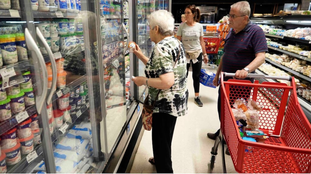 Descuentos para jubilados y pensionados de hasta 25% y $35.000 de reintegro en supermercados en agosto de 2026