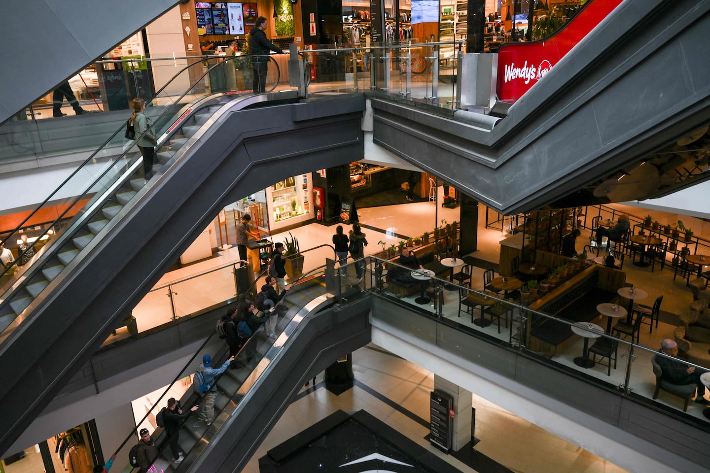 El crecimiento de las compras en shoppings quiebra una sucesión de once meses consecutivos a la baja (Foto: Luis Robayo / AFP)