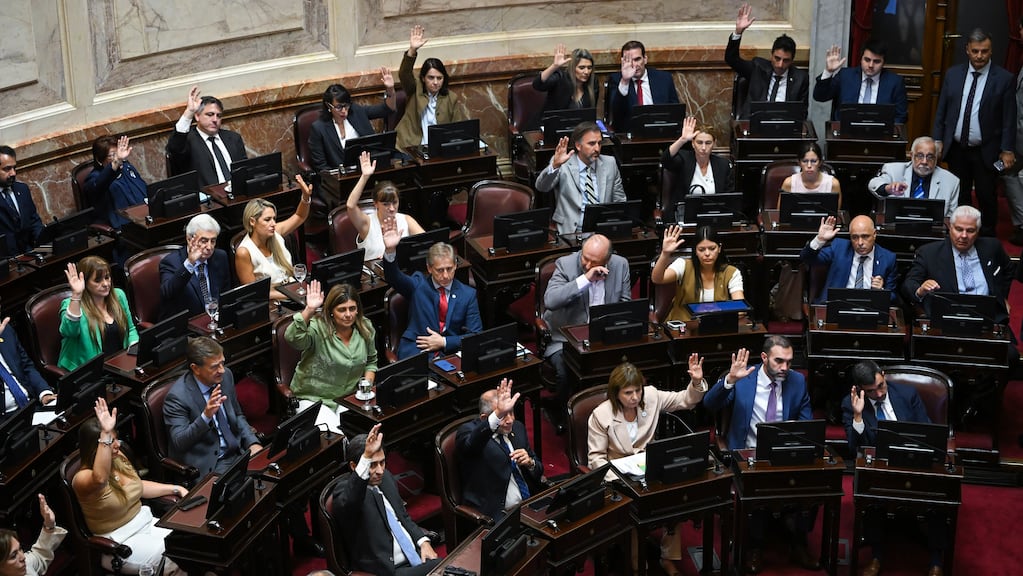 El Gobierno busca aprobar la ley de Propiedad Privada en el Senado y negocia voto a voto con sus aliados
