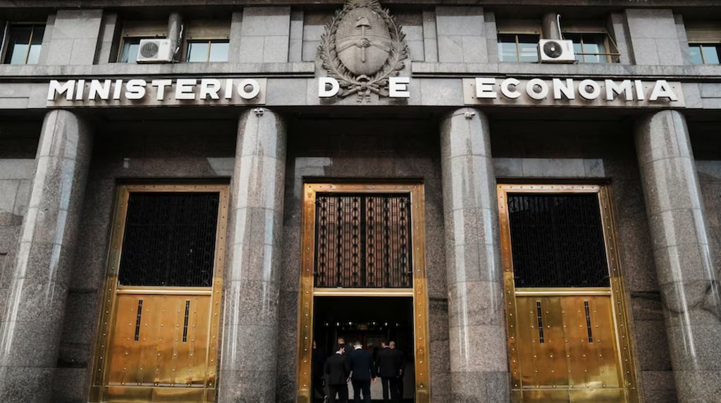 Deuda: el Gobierno busca hasta US$2000 millones entre inversores locales