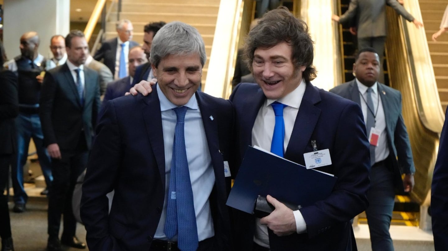 El presidente Milei, junto al ministro Caputo. (Foto: X @JMilei)
