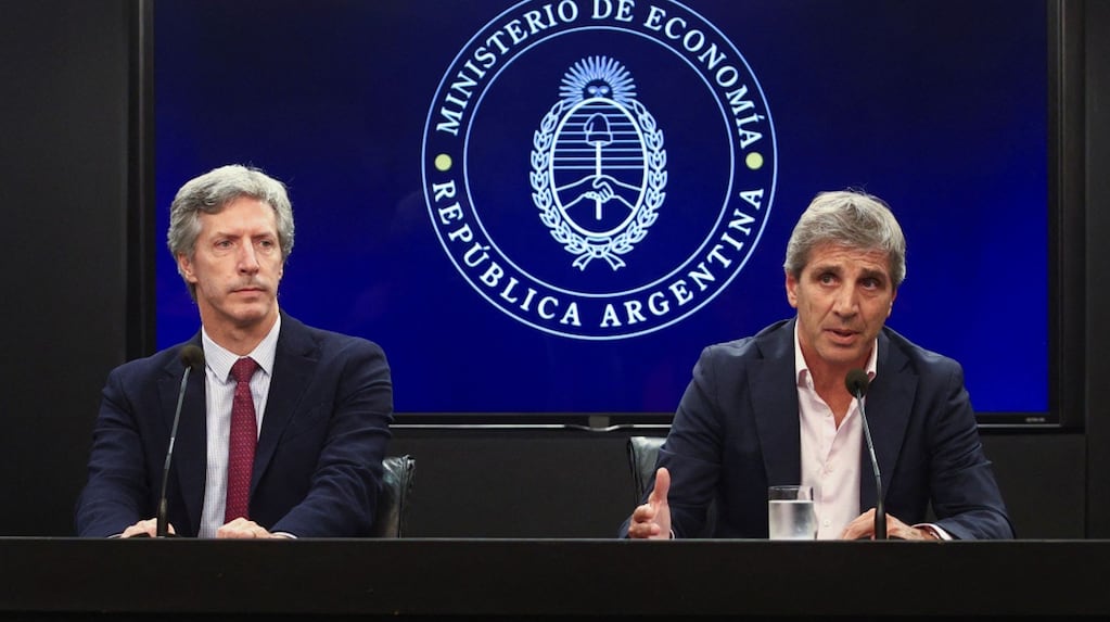Cuánto subió el dólar en junio, a qué precio cerró el miércoles 1 de julio y qué puede pasar con la cotización