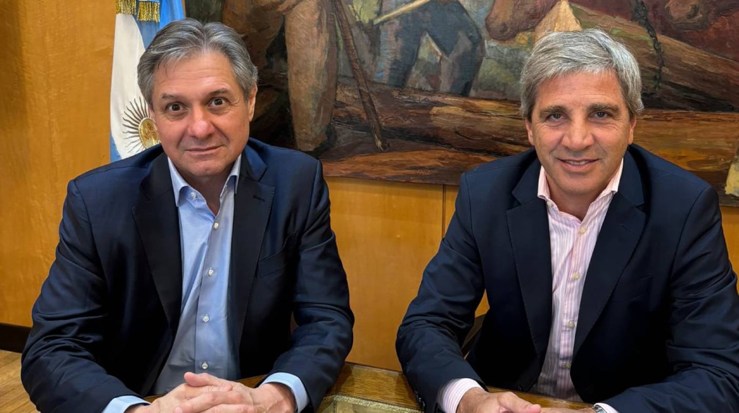 El viceministro de Economía, José Luis Daza, junto al titular del Palacio de Hacienda, Luis Caputo. (Foto: X @LuisCaputoAR)