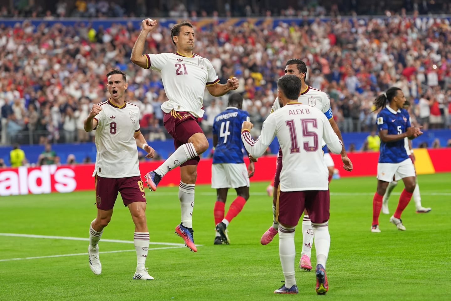España le ganó a Francia y se enfrentará contra la Argentina el próximo domingo. (AP Foto/Julio Cortez)
