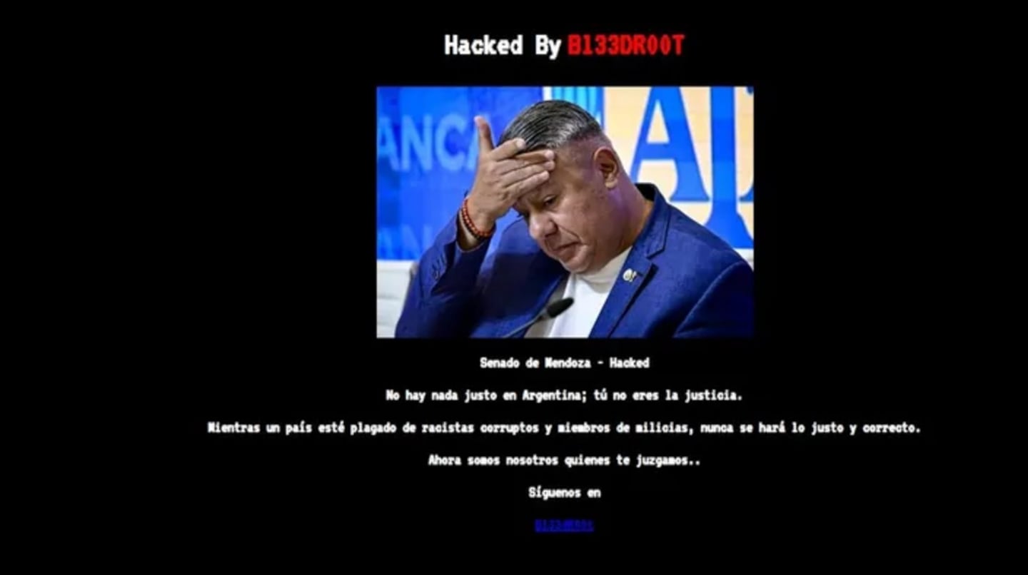 Hackearon la web de la Legislatura de Mendoza: apareció una imagen de Chiqui Tapia con un llamativo mensaje sobre la Argentina (Foto: Captura)