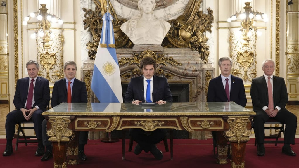 Javier Milei ya grabó la cadena nacional sobre la reforma del BCRA: duras críticas a la política y algunas sorpresas