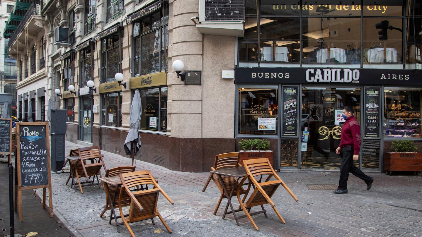 Los restaurantes de CABA registraron en junio su cuarta caída consecutiva, con una baja interanual de 3,7%(FOTO: NA/DAMIAN DOPACIO)
