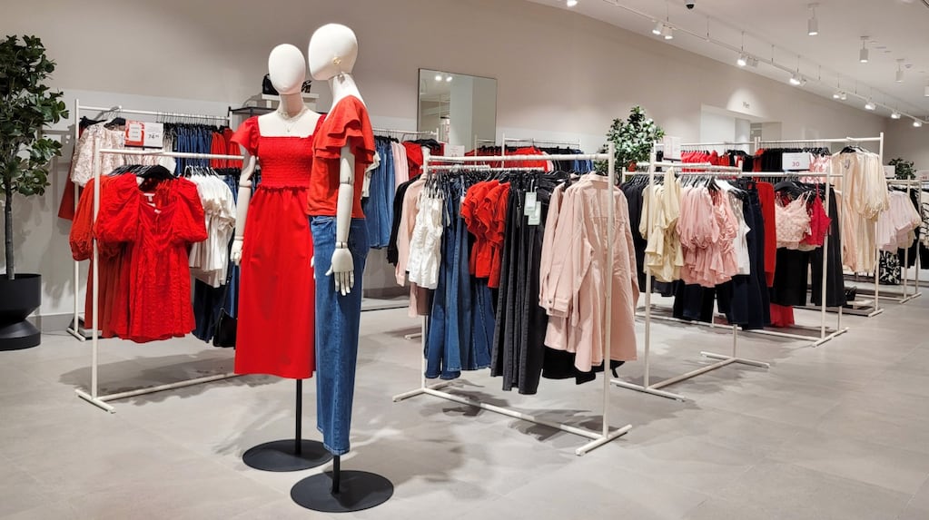 La marca internacional de fast fashion que avanza con su llegada a la Argentina y ya eligió dónde abrirá su primer local