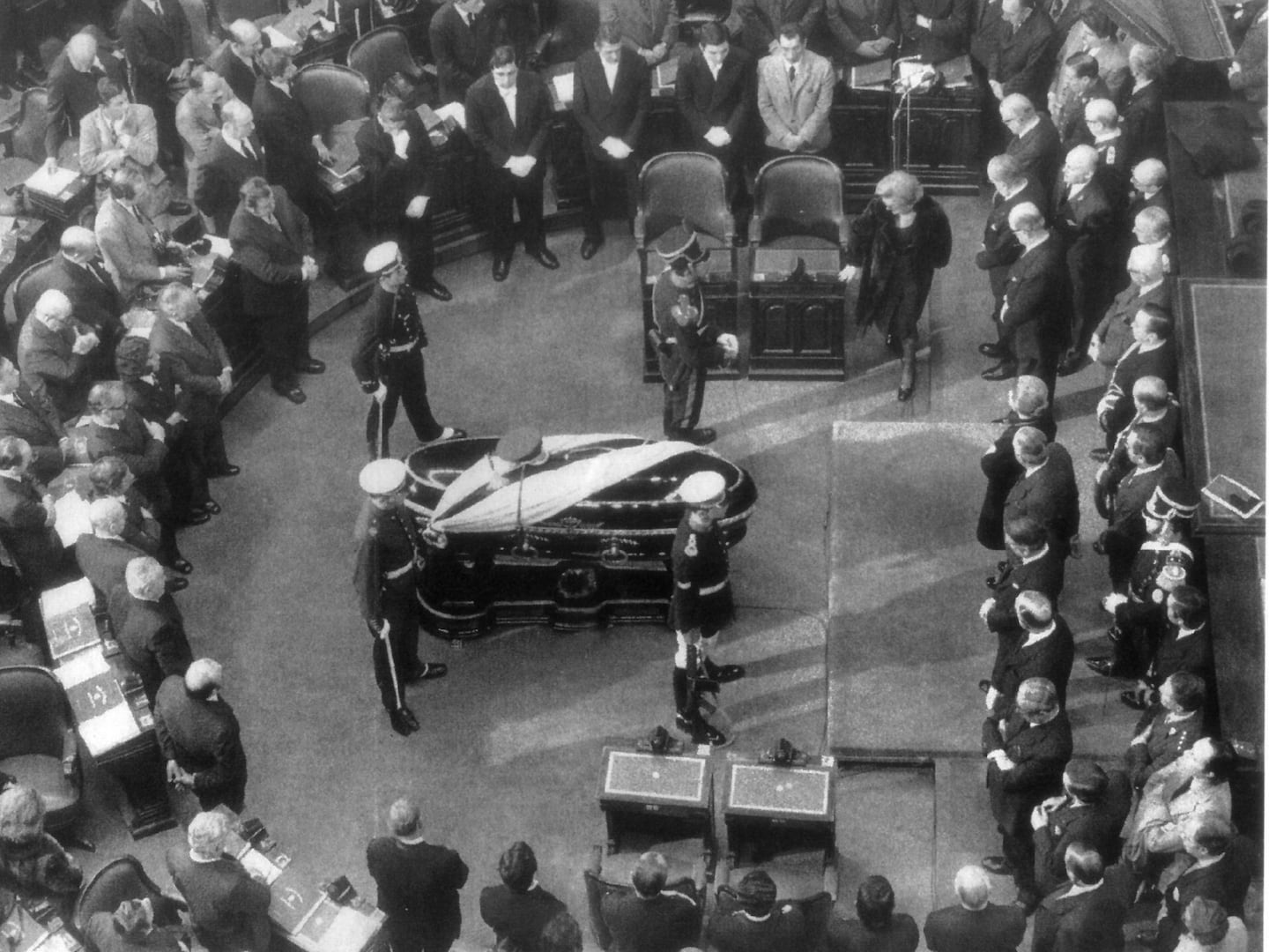 Velatorio de Juan Domingo Perón. (Foto: Archivo Clarín)