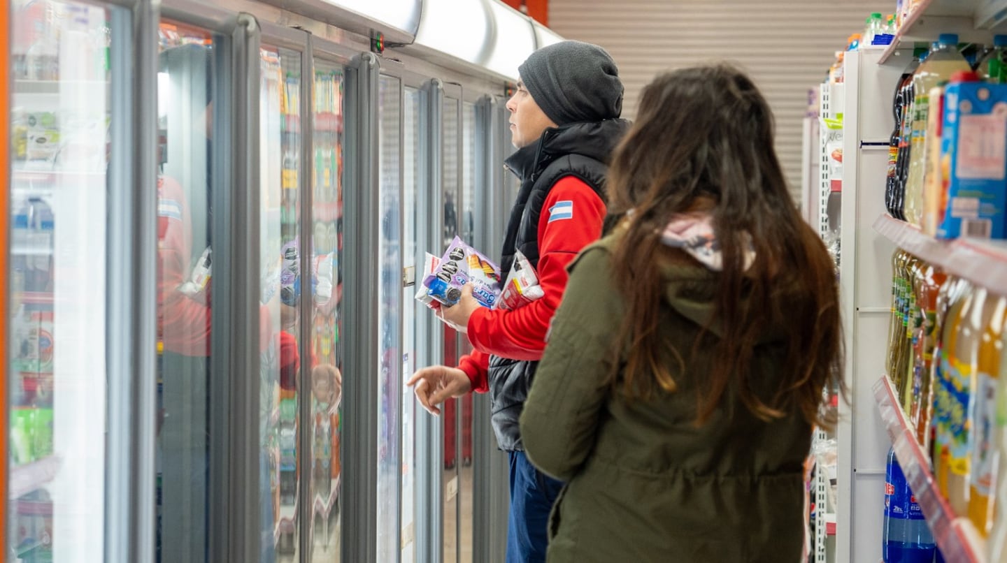 Volvió a caer el consumo masivo en junio y acumuló una baja de 2,9% en el primer semestre (Foto: Agustina Ribó / TN)