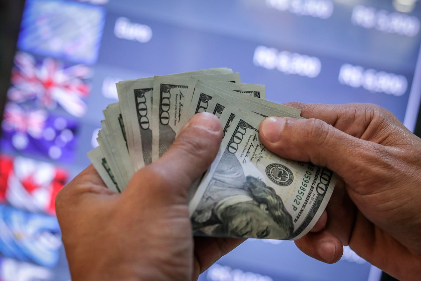 El dólar mayorista superó los $1500 en agosto. (Foto: EFE/André Coelho)