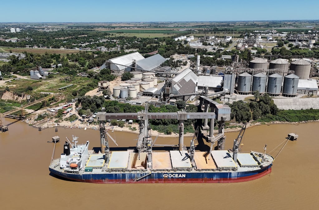 Conflicto en los puertos: el Gobierno suspenderá la desregulación y se levantó la protesta que paralizó el comercio exterior