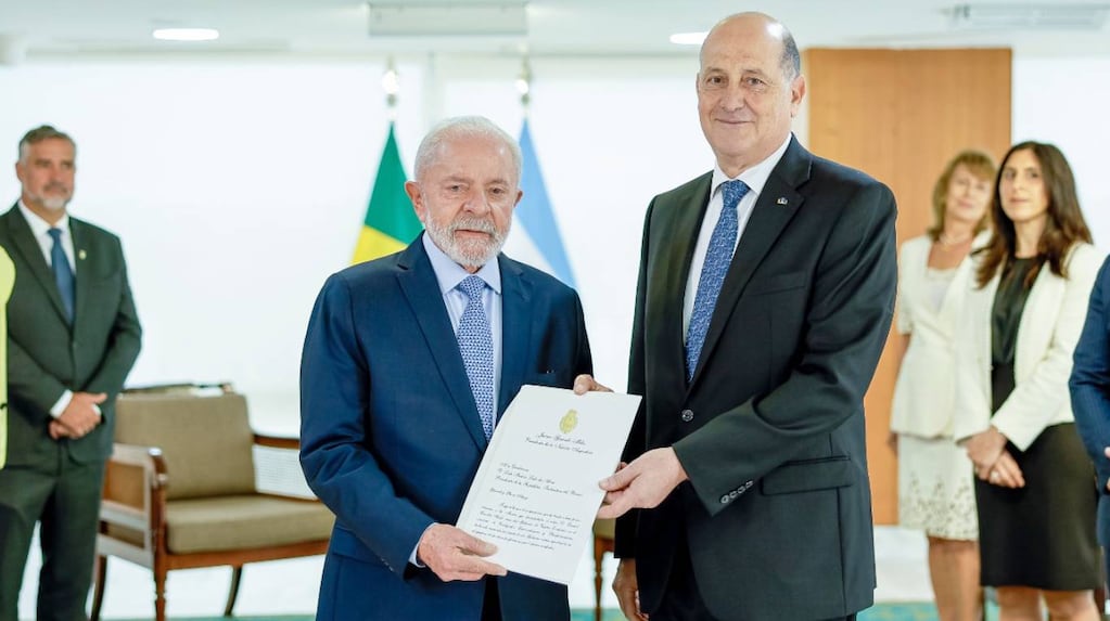 En medio de la tensión diplomática entre Javier Milei y Lula da Silva, el embajador argentino en Brasil regresa hoy al país