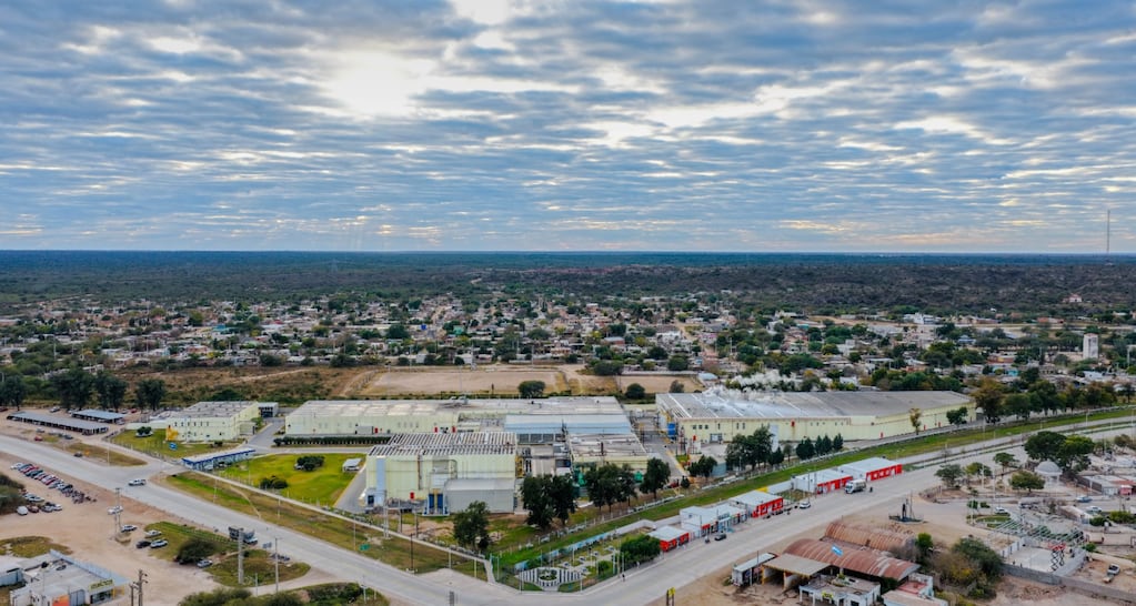 Esta es la ciudad argentina conocida por el cabrito que se transformó en la capital del Mogul y tiene un nuevo parque solar