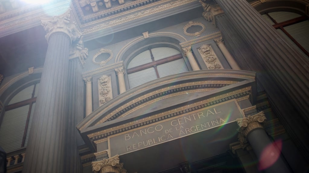 El Banco Central identificó cinco riesgos que pueden complicar la economía argentina